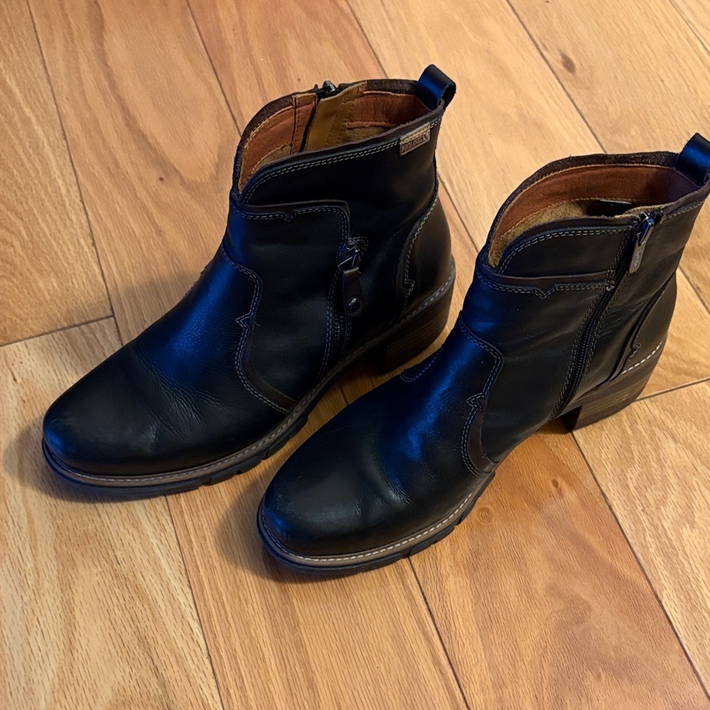 PIKOLINOS Black Ankle Boots